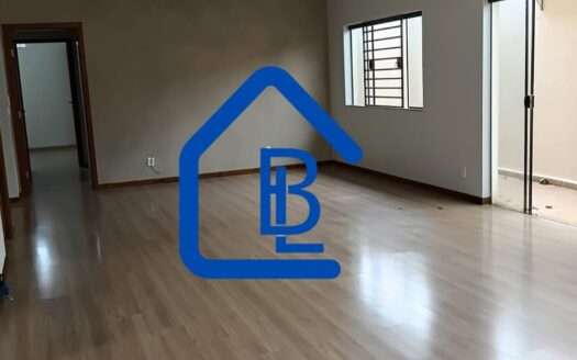Casa com 3 dormitorios e garagem para 4 carros Jardim Europa
