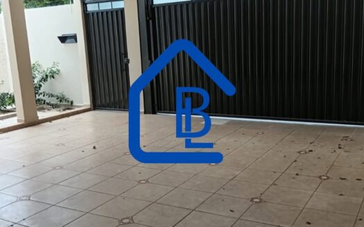 Casa com 3 dormitorios e garagem para 4 carros Jardim Europa