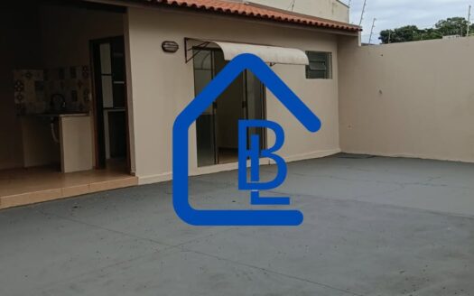 Casa com 3 dormitorios e garagem para 4 carros Jardim Europa