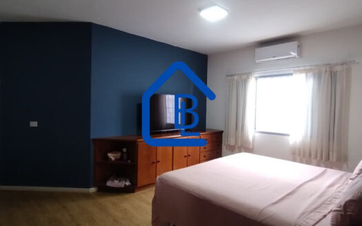 Casa no bairro Jardim Europa com 4 quartos e garagem para 4 carros