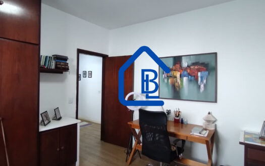 Casa no bairro Jardim Europa com 4 quartos e garagem para 4 carros