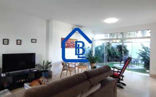 Casa no bairro Jardim Europa com 4 quartos e garagem para 4 carros
